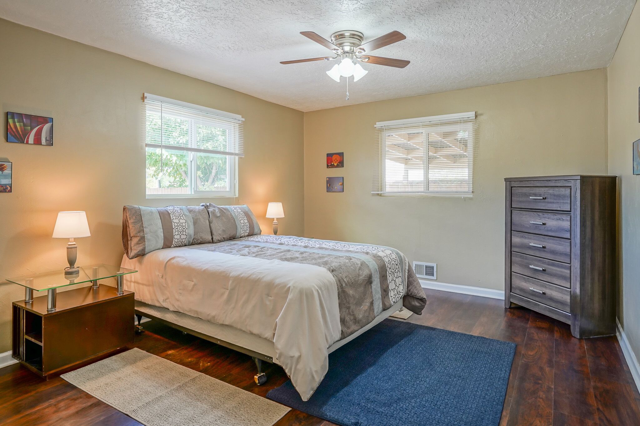 4 bedrooms, iron/ironing board, WiFi, bed sheets