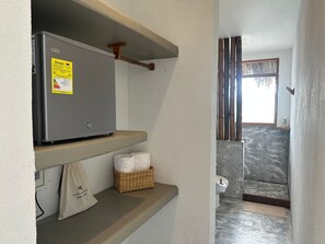 Superior Room, River View | Bathroom | Shower, towels, soap, shampoo