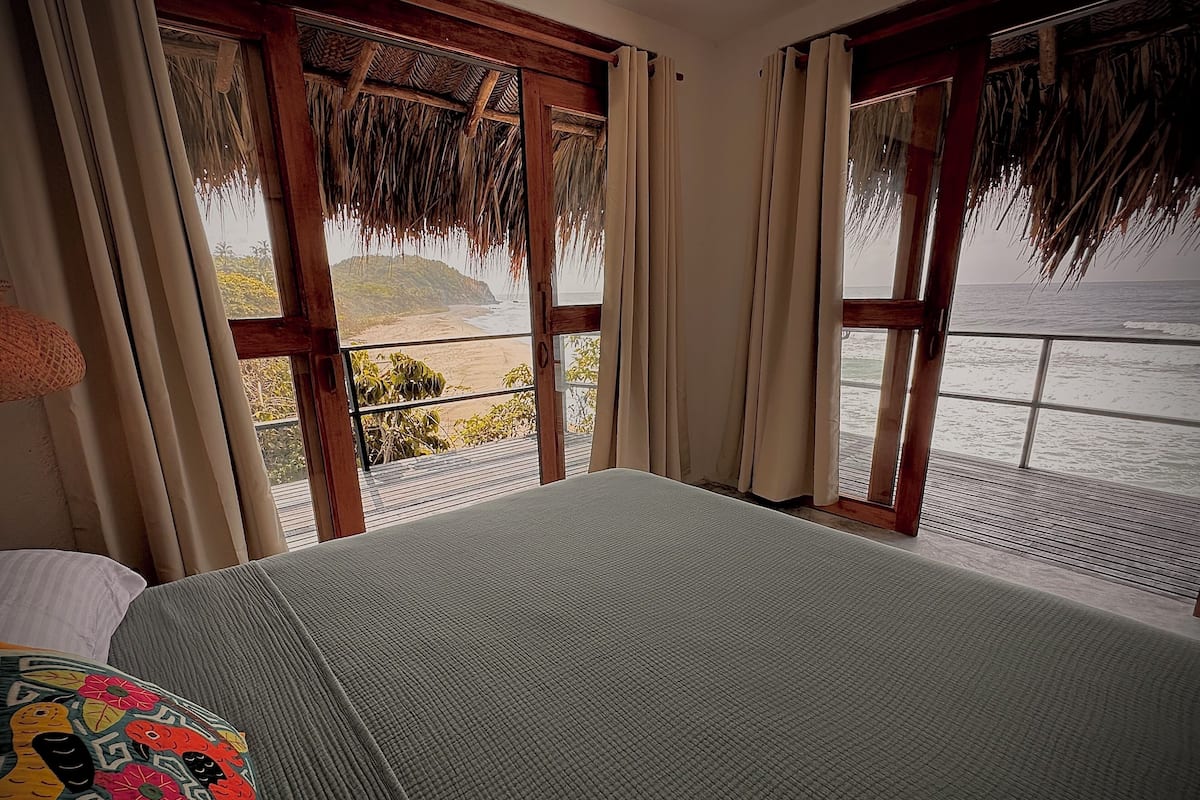 Superior Room, Sea View | Bed sheets