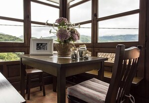 Apartment, 3 Bedrooms (Retriñón) | Living area | Fireplace - Apartamentos Rurales El Collaín de Campiellos (Sobrescobio)