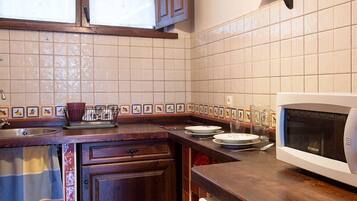 Dúplex, 1 dormitori (Cumbral) | Cuina privada | Microones, cafetera i tetera i torradora