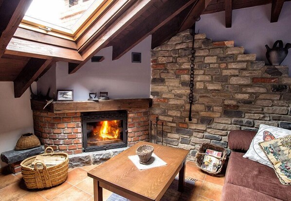 Fireplace - Apartamentos Rurales El Collaín de Campiellos (Sobrescobio)
