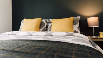 2 多间卧室、特色装修、特色家居、办公桌