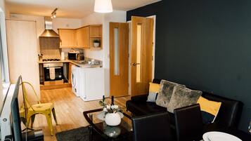 40-英寸纯平电视(配备数码频道)、智能电视、Netflix