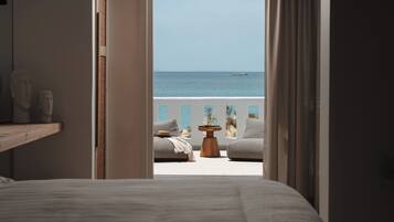 Premium Jacuzzi Suite, Sea View | Ropa de cama de alta calidad y decoración personalizada