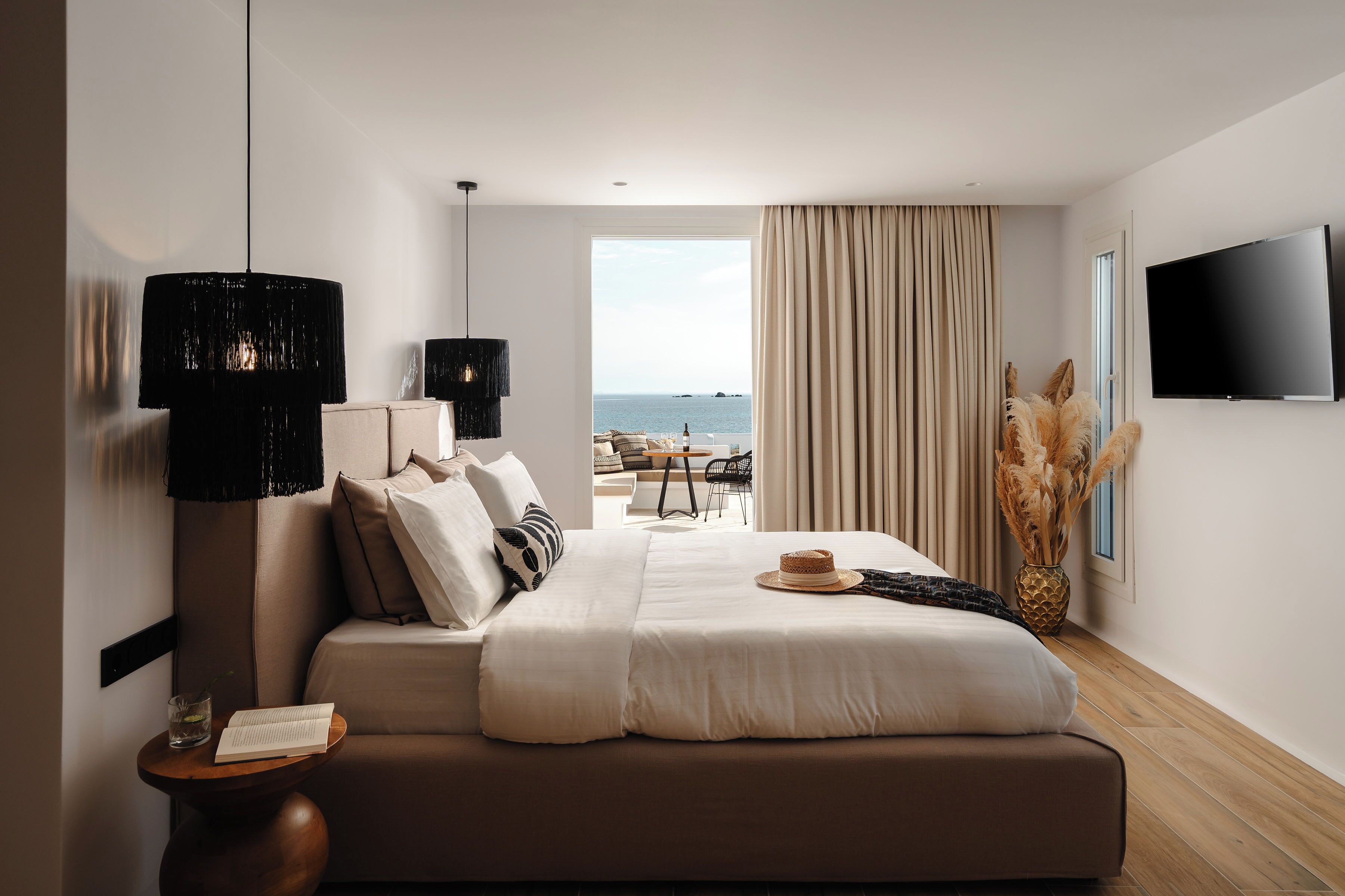 Premium Jacuzzi Suite, Sea View | Premium bedding, individually decorated, individually furnished