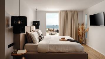 Premium Jacuzzi Suite, Sea View | Premium bedding, individually decorated, individually furnished