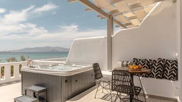 Premium Jacuzzi Suite, Sea View | Terrazza/patio