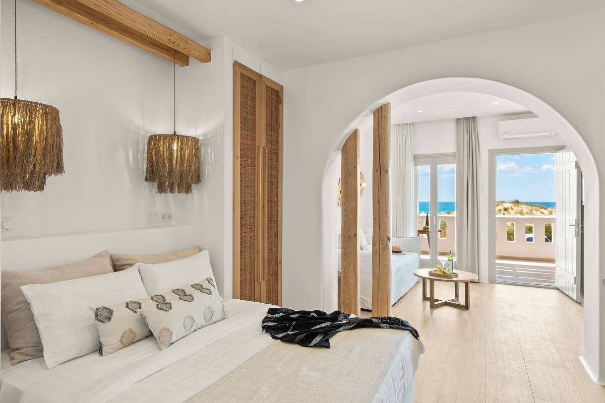 Grand Apartment Sea View | Living area | 32-inch flat-screen TV with digital channels, TV