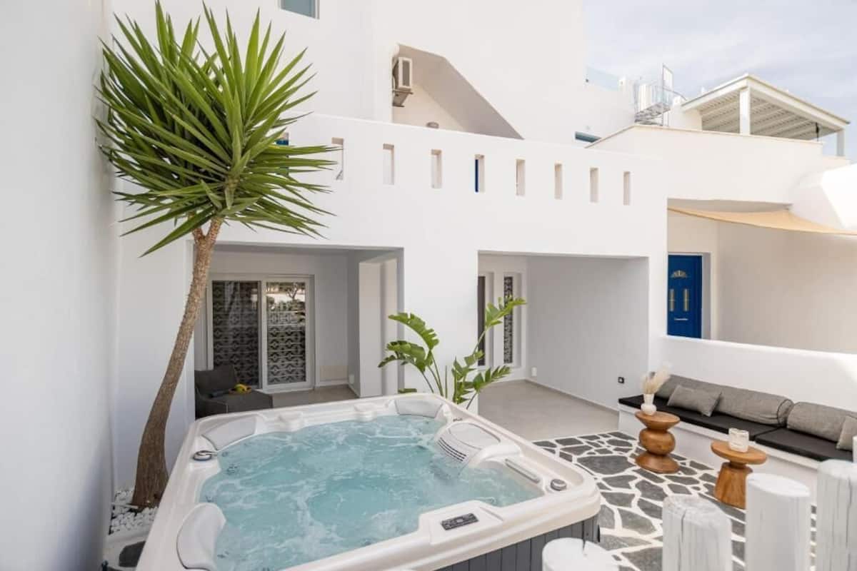 Signature Jacuzzi Suite, Garden View | Terraza o patio