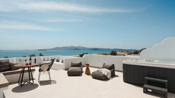Premium Jacuzzi Suite, Sea View | Premium bedding, individually decorated, individually furnished
