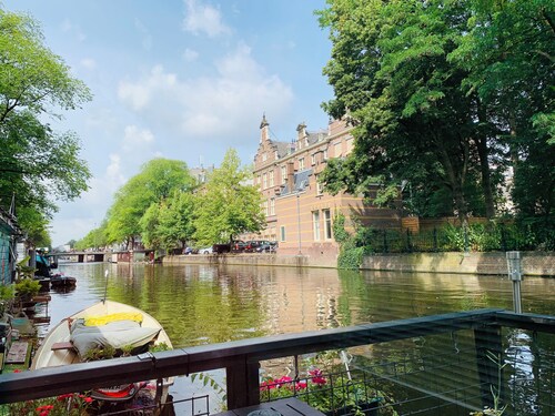 Houseboat Amsterdam in the old city center on Nieuwe Prinsengracht, near Amstel