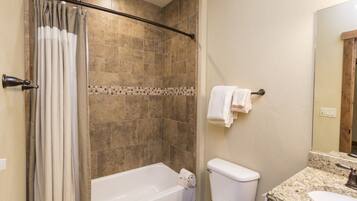 Combined shower/tub, hair dryer, towels