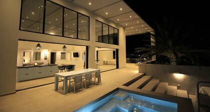 Stunning villa with a spectacular view!