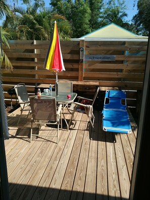 Outdoor dining - Studio On Walking Distance To "Kasey Kay" Beach (Nokomis)