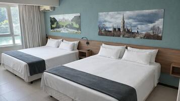 Minibar, meja kerja, ruang kerja ramah laptop, dan kedap suara