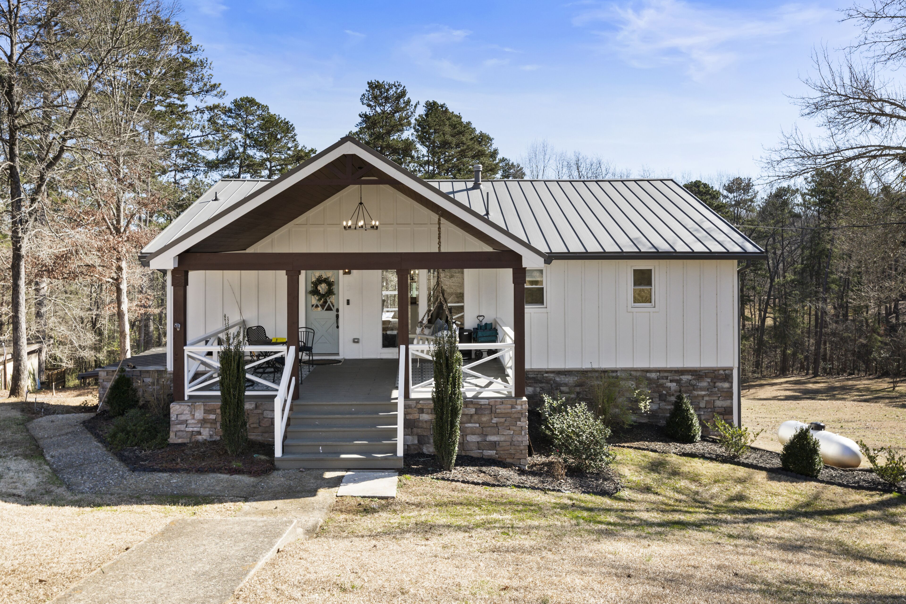 Lake Lanier Cottage with Deep Water Forsyth County Newly renovated