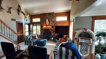 Télévision, cheminée, écrans d'ordinateur, imprimantes