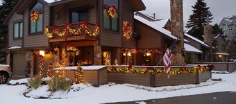 Mountain Splendor-Ski In/Out Deluxe 3 Bed/3.5 Bath Townhouse-7 Springs Sunridge