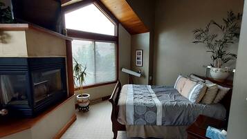 3 bedrooms, desk, iron/ironing board, WiFi