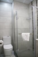 Standard Double Room | Bathroom | Shower, free toiletries, hair dryer, towels