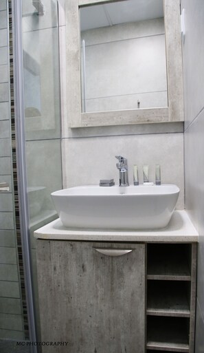 Standard Double Room | Bathroom sink - King's Gate Hotel Rustenburg (Rustenburg)