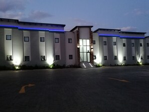 Free self parking - King's Gate Hotel Rustenburg (Rustenburg)