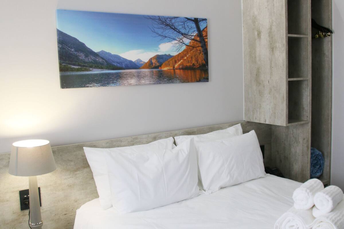 In-room safe, desk, soundproofing, free WiFi