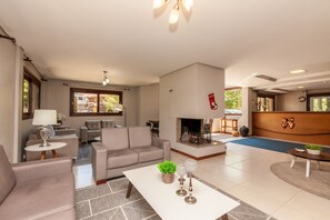 Lobby sitting area - Tri Hotel Lago Gramado (Gramado)