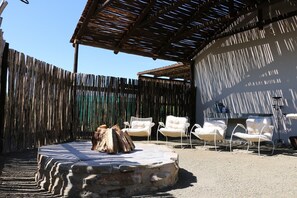 Cottage (Spekboom) | Terrace/patio - Wolvekraal Guest Farm (Prince Albert)