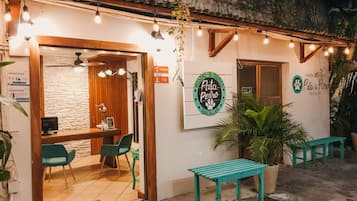 Vista frontal de la propiedad