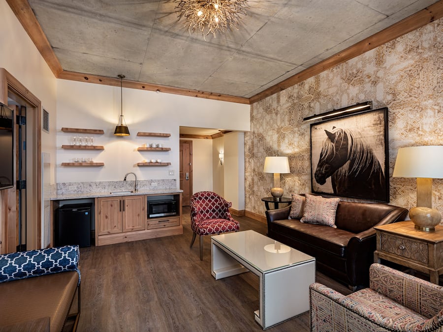 Suite, 1 King Bed with Sofa bed | Private kitchenette | Mini-fridge, coffee/tea maker