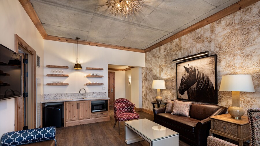 Brownwood Hotel & Spa
