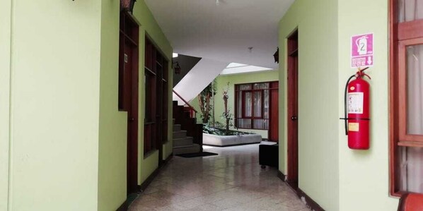 Interior entrance - Hostal Las Orquídeas (Chimbote)