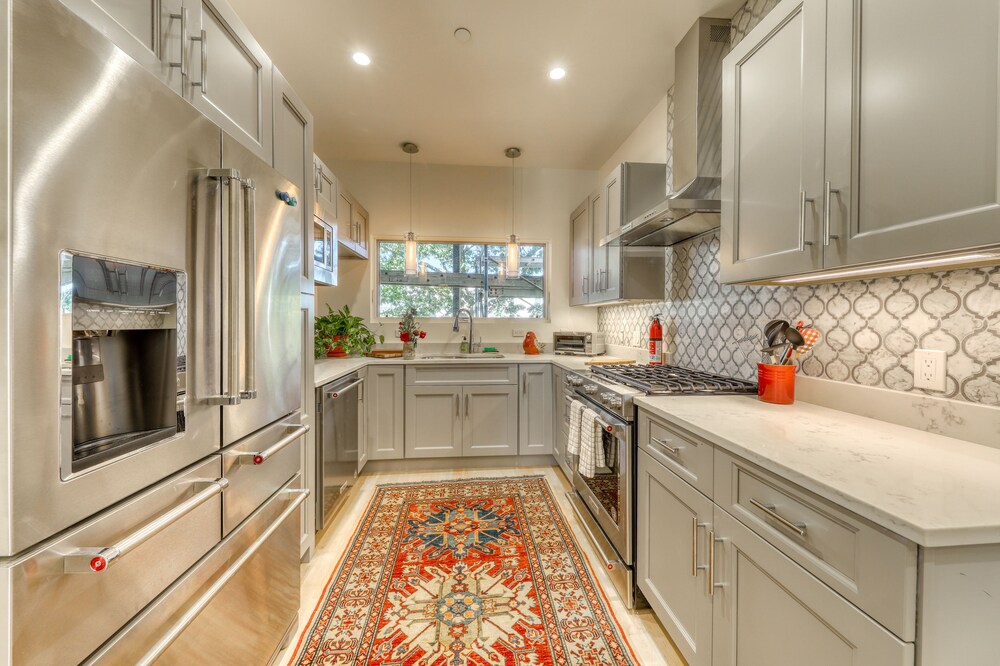Elegant condo - walk to Portland's best restaurants & Old Port