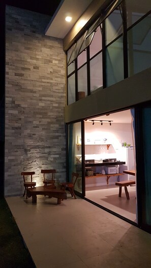 屋外ダイニングエリア