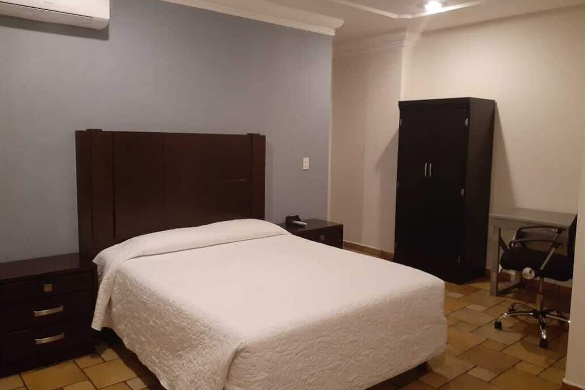 Deluxe Room, Multiple Beds | 6 bedrooms, blackout drapes, soundproofing, iron/ironing board