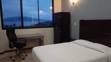 Cortinas blackout, insonorización y tabla de planchar con plancha