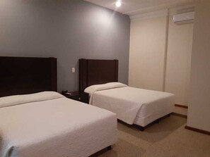 Comfort Room | Blackout drapes, soundproofing, iron/ironing board, free WiFi - Hotel Candelero (Yuriria)