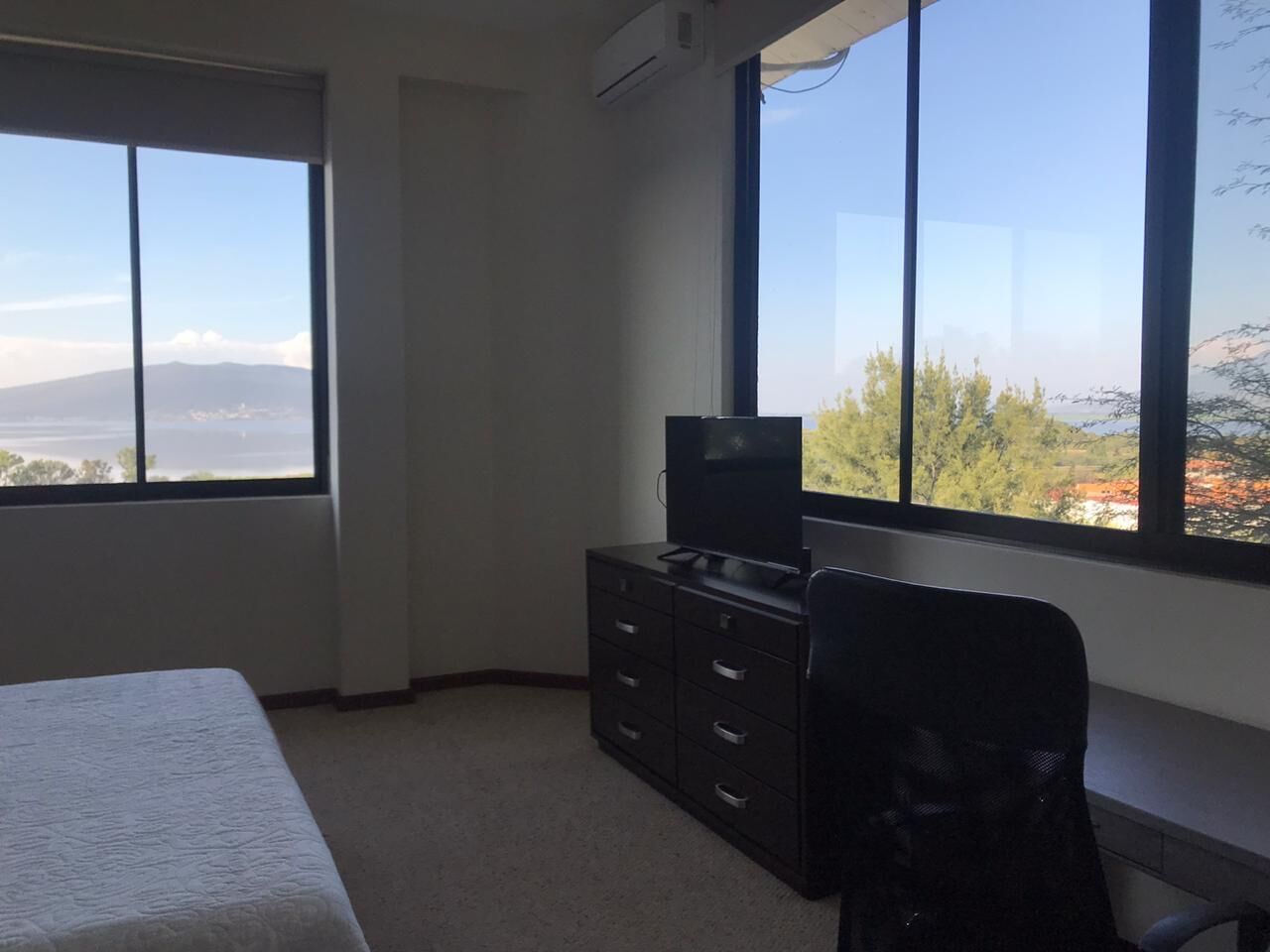 comfort room, 1 queen bed | view from room