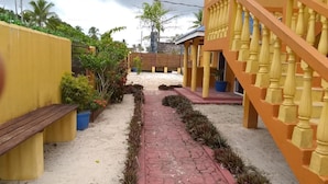 Property grounds - Ms Holder's Comfort Villa (Linden)