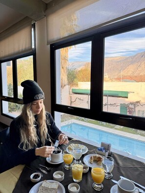 Desayuno buffet incluido todos los días