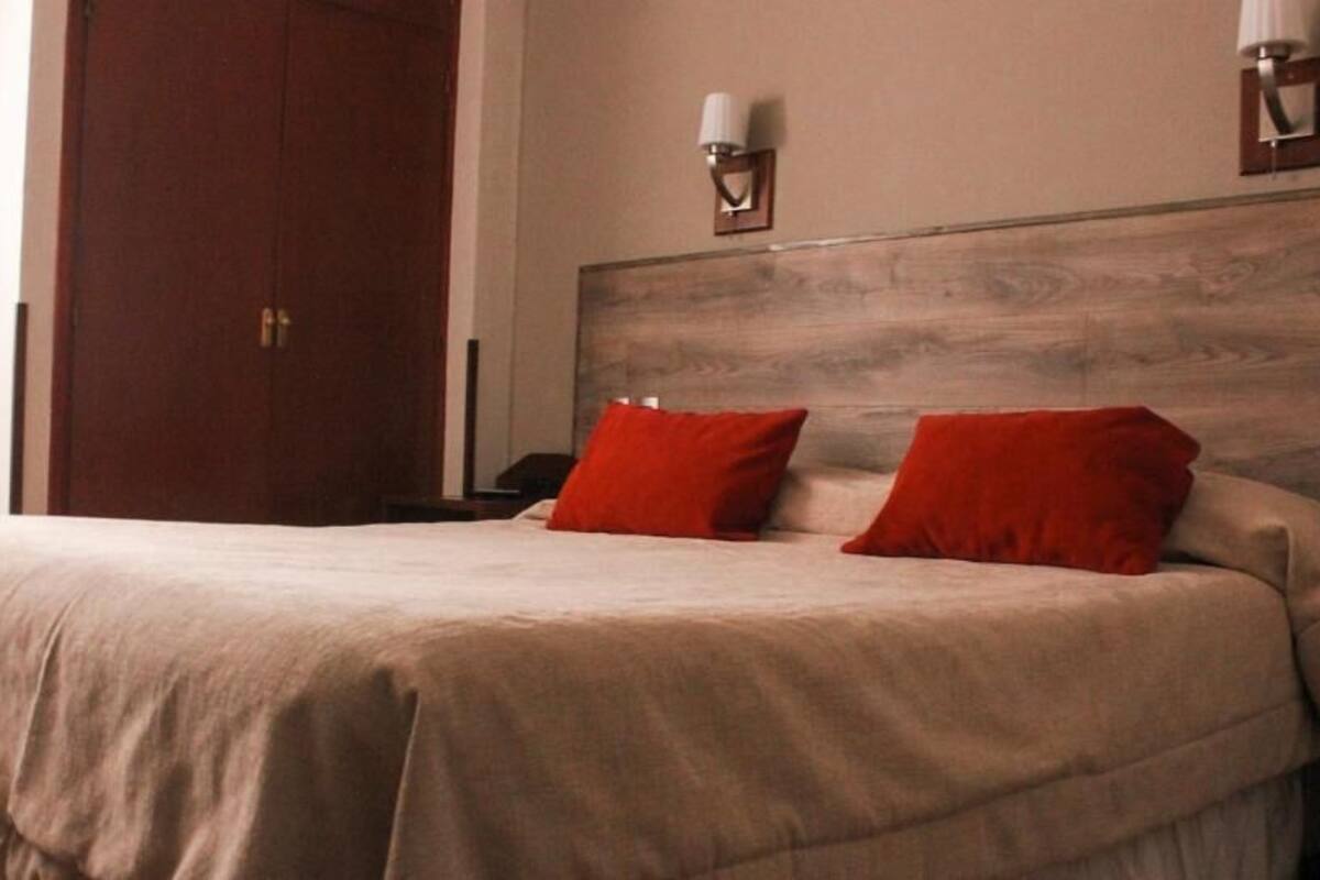 Standard Double Room, 1 double bed | Cofres nos quartos, Wi-Fi de cortesia, roupa de cama