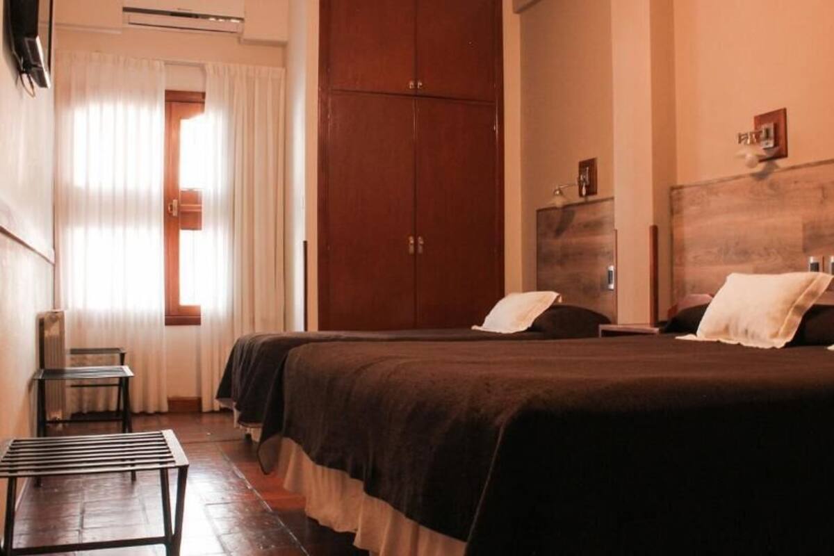 Standard Triple Room, 3 single beds | 1 camera, una cassaforte in camera, Wi-Fi gratuito, lenzuola