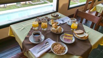 Desayuno buffet incluido todos los días