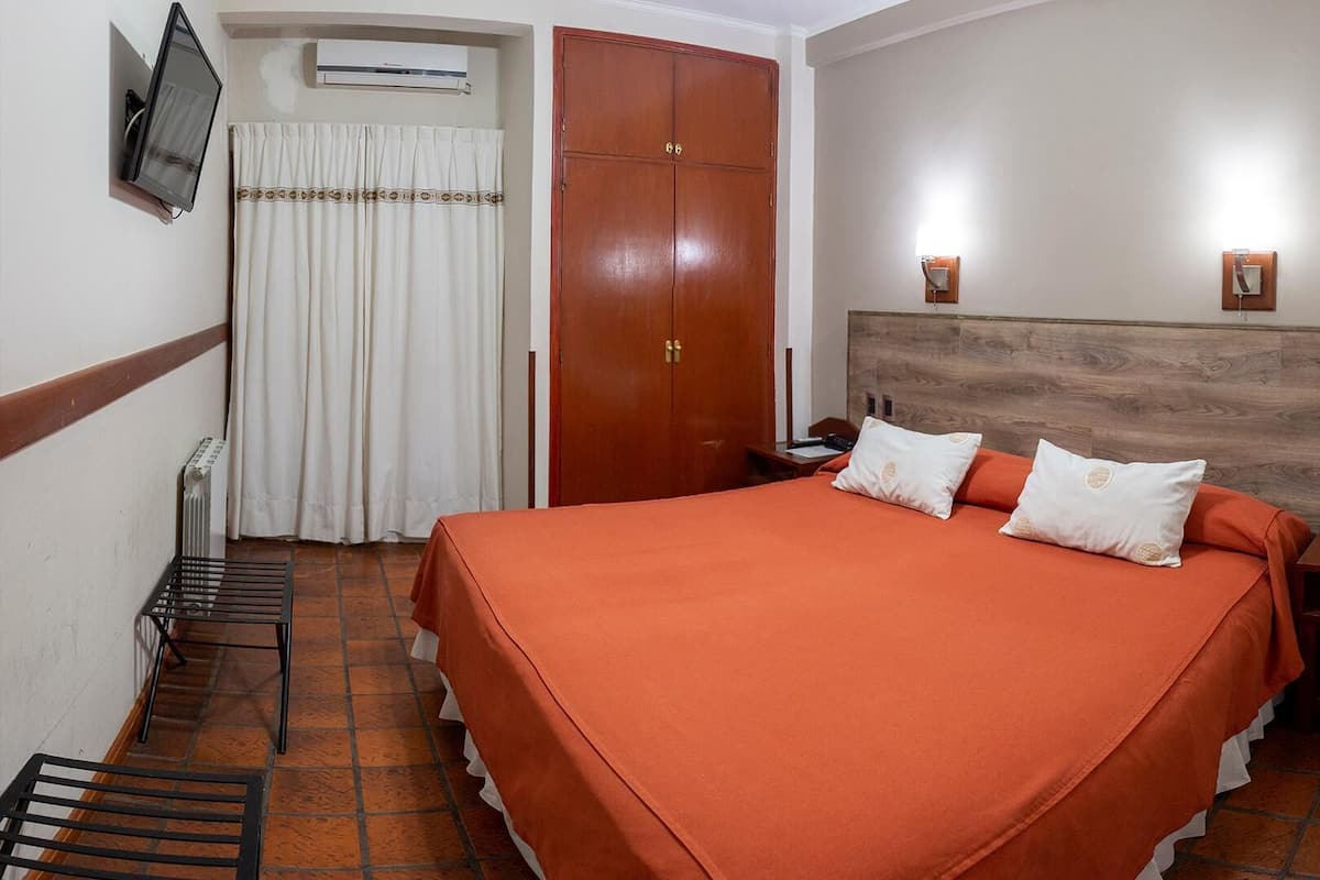 Caja de seguridad en la habitación, wifi gratis y ropa de cama