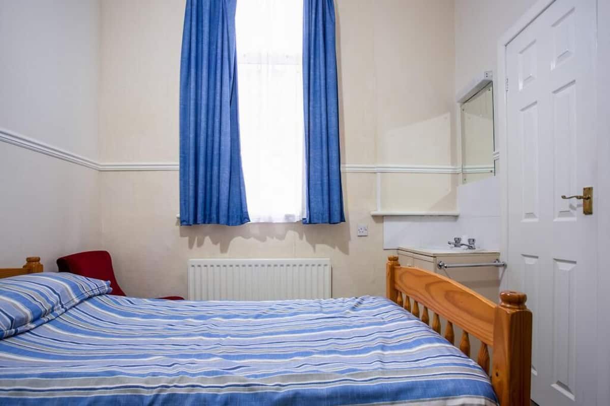 Standard Double Room, 1 Double Bed, Non Smoking, Shared Bathroom