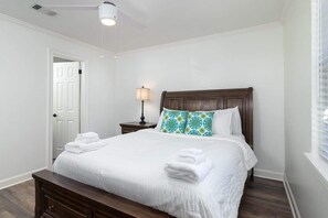 2 bedrooms, iron/ironing board, free WiFi, bed sheets - Southern Comfort- Walk to any Ole Miss Experience (Oxford)