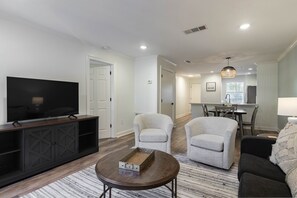 Smart TV - Southern Comfort - Walk to any Ole Miss Experience (Oxford)