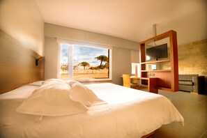 Minibar, in-room safe, laptop workspace, blackout curtains - Ignea Hotel (Caviahue)